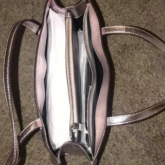 DKNY COMMUTER MEDIUM METALLIC LEATHER TOTE NWOT - Picture 6 of 10